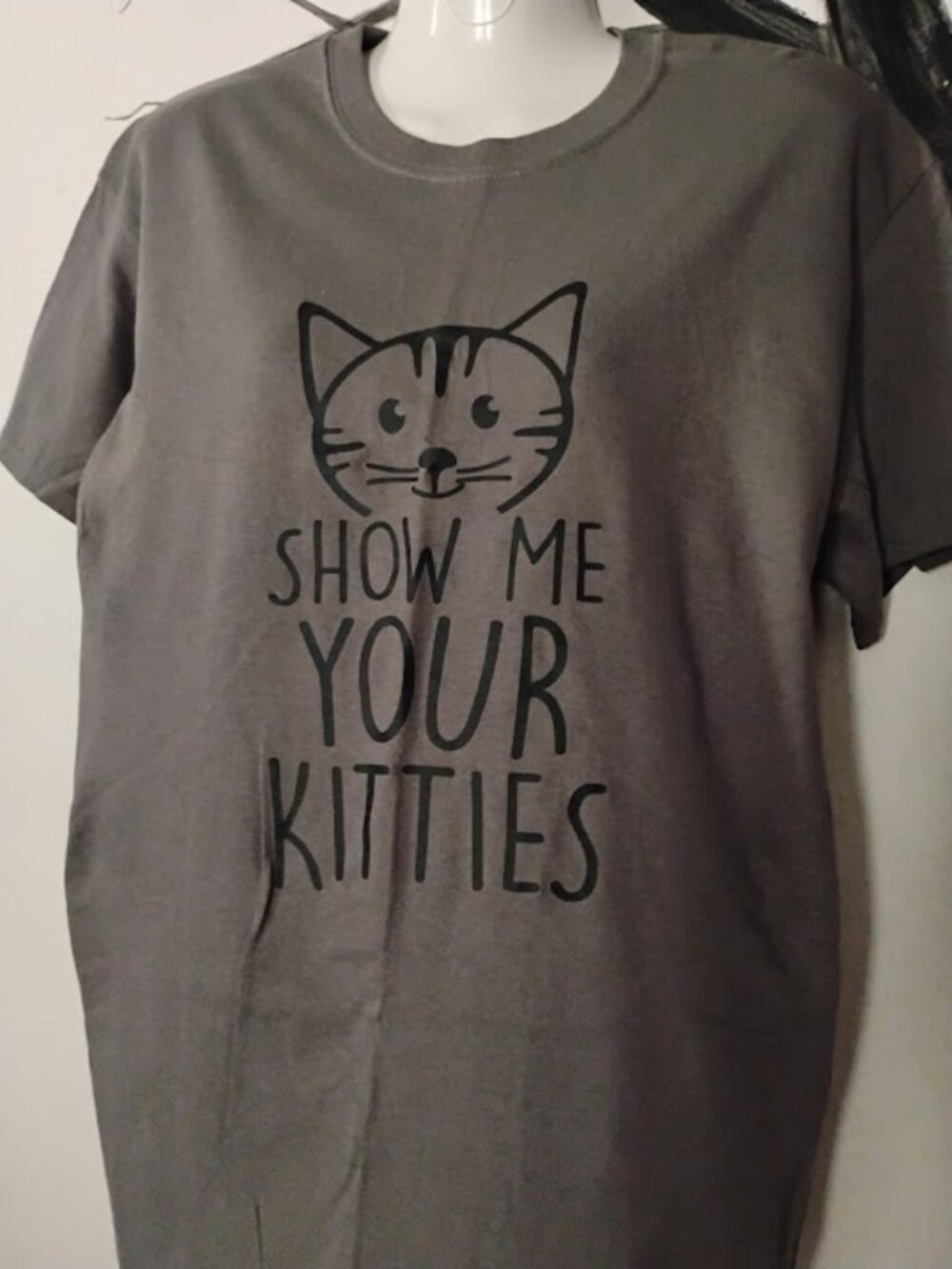 SHOW ME YOUR KITTIES T-shirt size Medium UNISEX